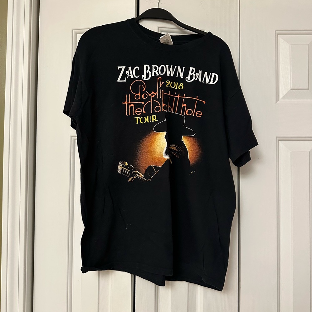(L) Men’s Zach Brown Band 2018 Concert T Shirt